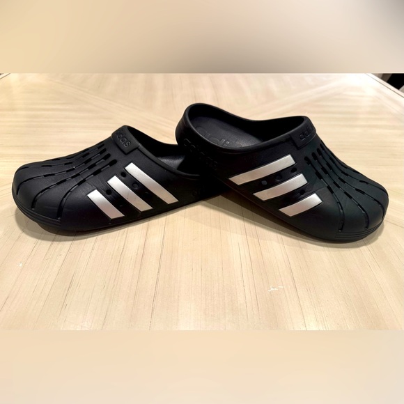 adidas Other - EUC - Adidas Unisex Adulate Clog - Black & Silver  - Size 8 Men’s/Women’s 9